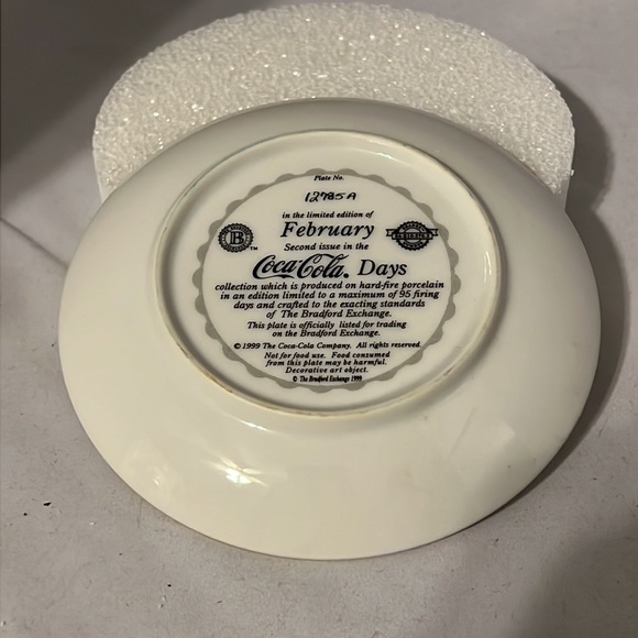 Coca-Cola Limited Edition February Plate #12785A - Picture 4 of 6